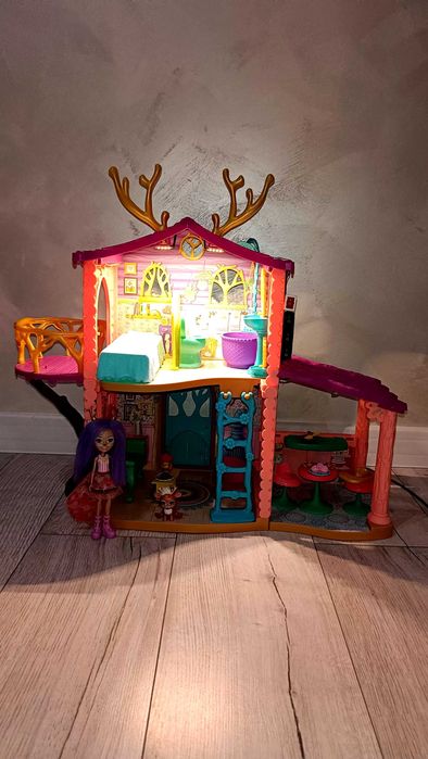 Enchantimals duży domek Jelonków wyposażenie oświetlenie Lalka figurka