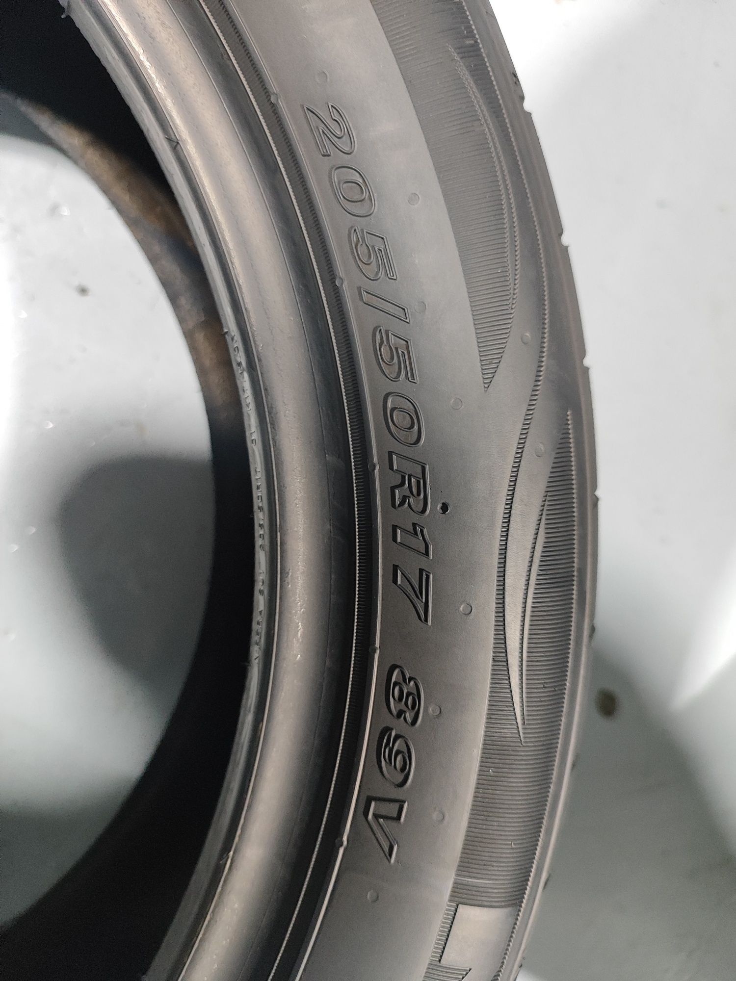 2 pneus semi novos 205-50R17 Nexen - Oferta dos portes