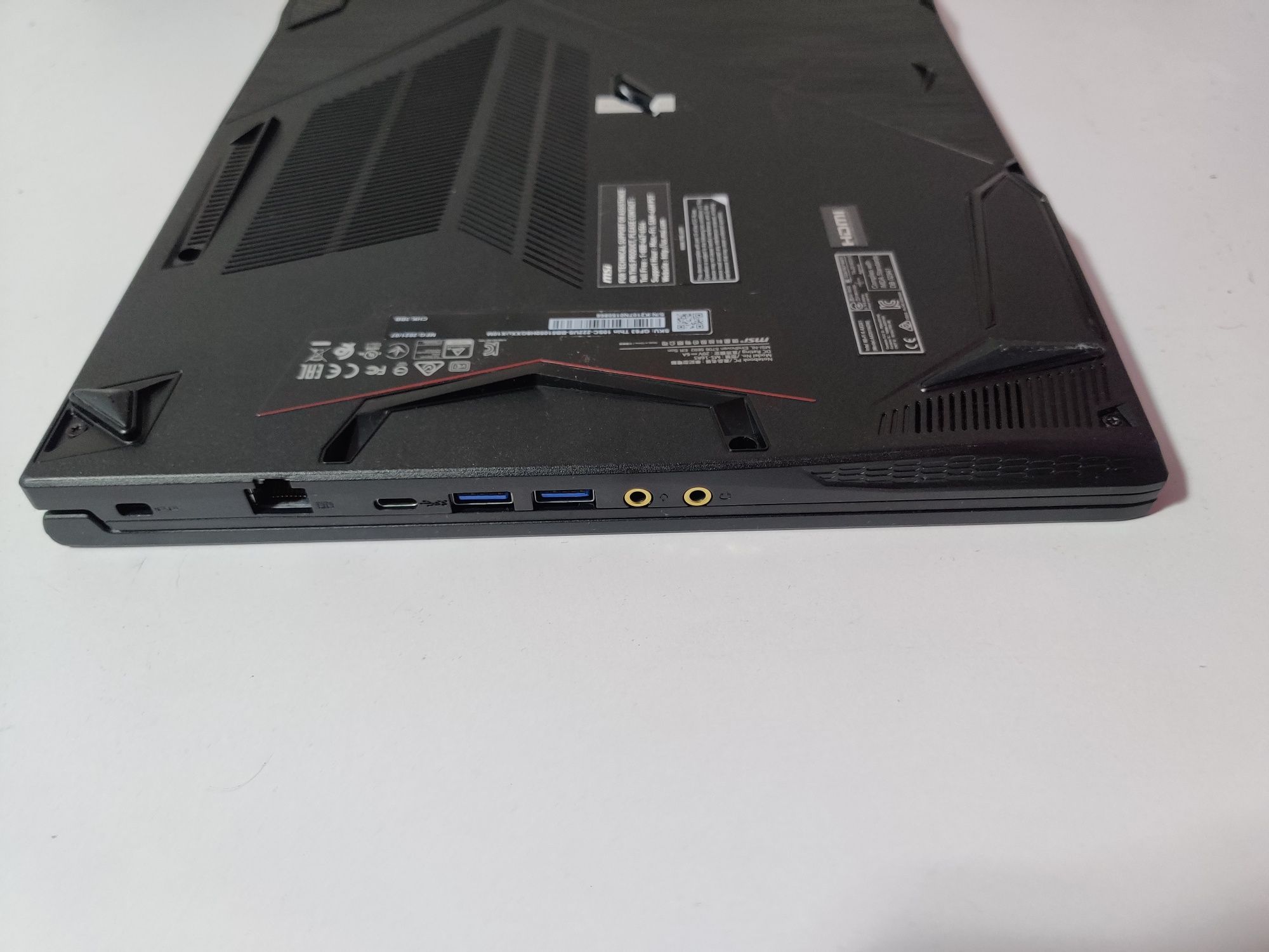 MSI   MS-16R5  15.6" i5-10500H 32GB/256GB SSD/NVIDIA GTX 1650