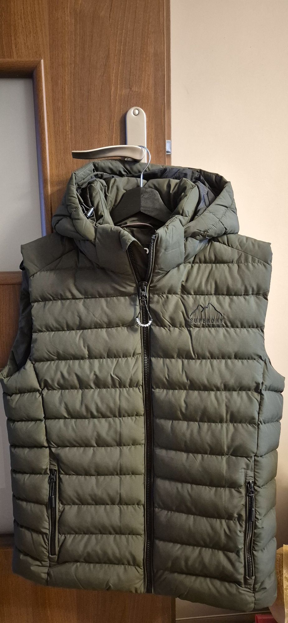 Nowa z metkami kamizelka Superdry
