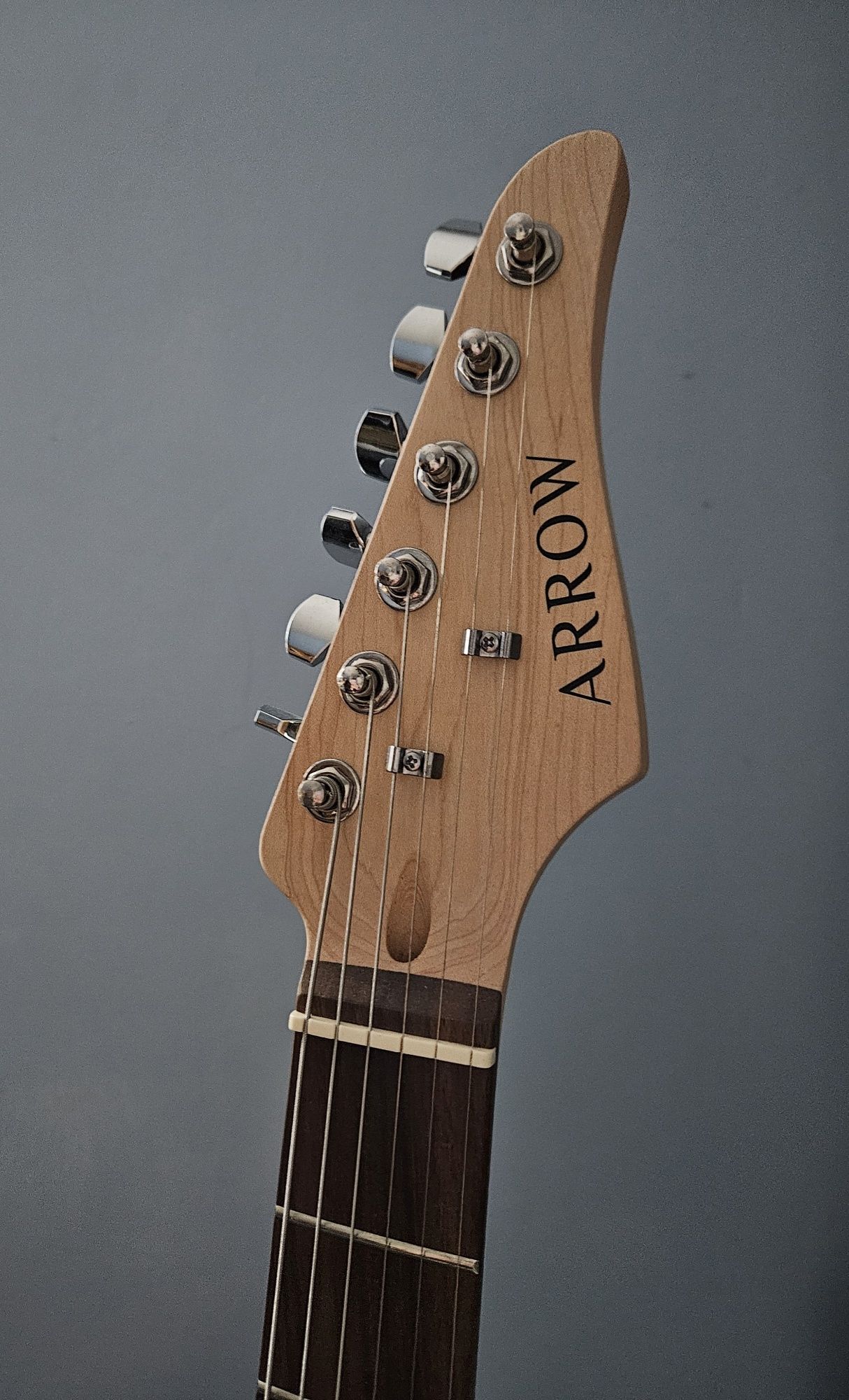 Gitara elektryczna ARROW + wzmacniacz Fender