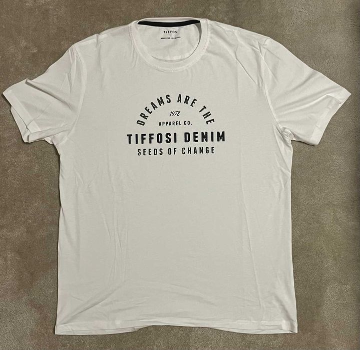 Tshirt branca Tiffosi tamanho L