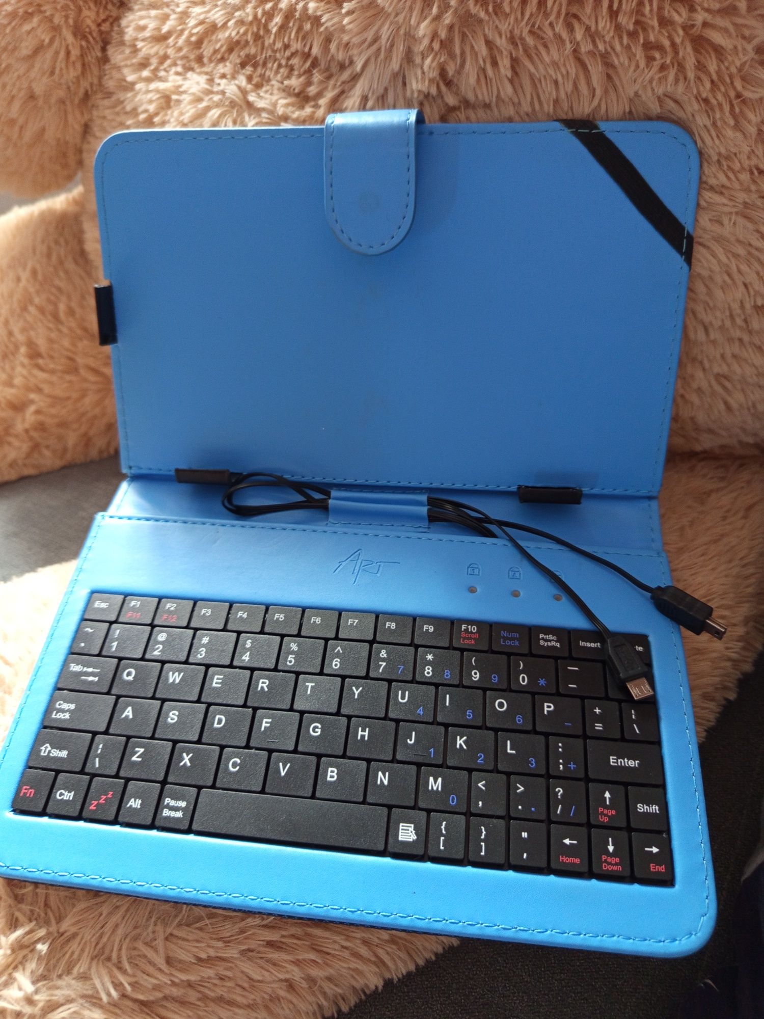 Etui z klawiaturą do tabletu 7 cali