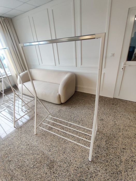 wysoki 165cm, wyższy i solidniejszy niż z Ikea wieszak stojący biały