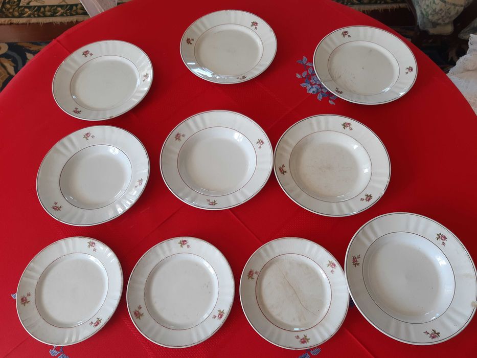 Serviço Jantar de Sacavém  com Flores- Rosinhas Vermelhas