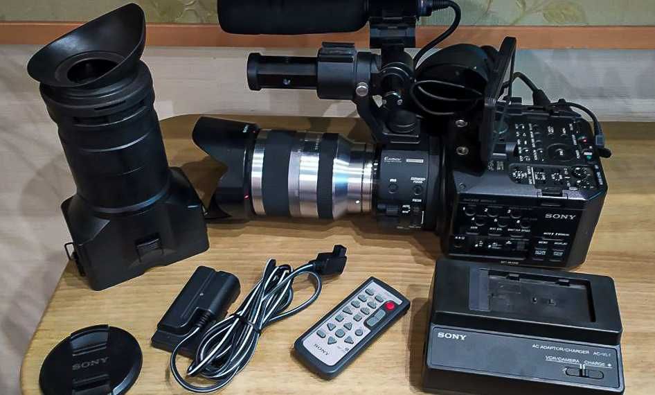 Продам кінематографічний камкордер Sony NEX-FS100