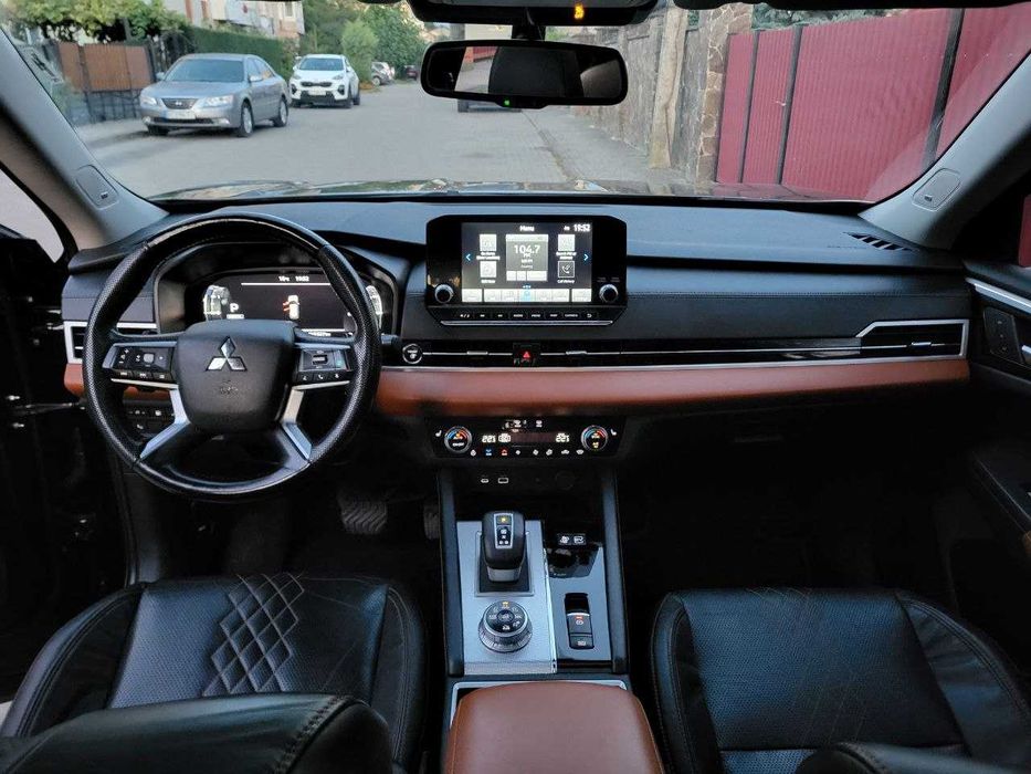 Mitsubishi Outlander PHEV 2023