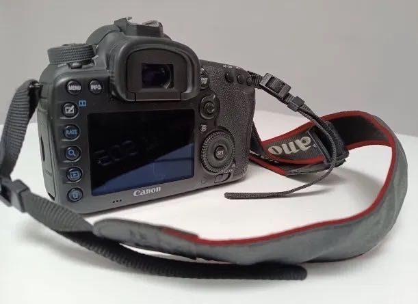 Canon EOS 7D Mark II + (Opcional: Lente Tamron 20-40mm)