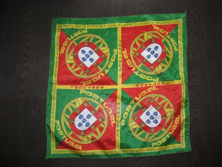 3 Cachecois e 1 bandeira de Portugal