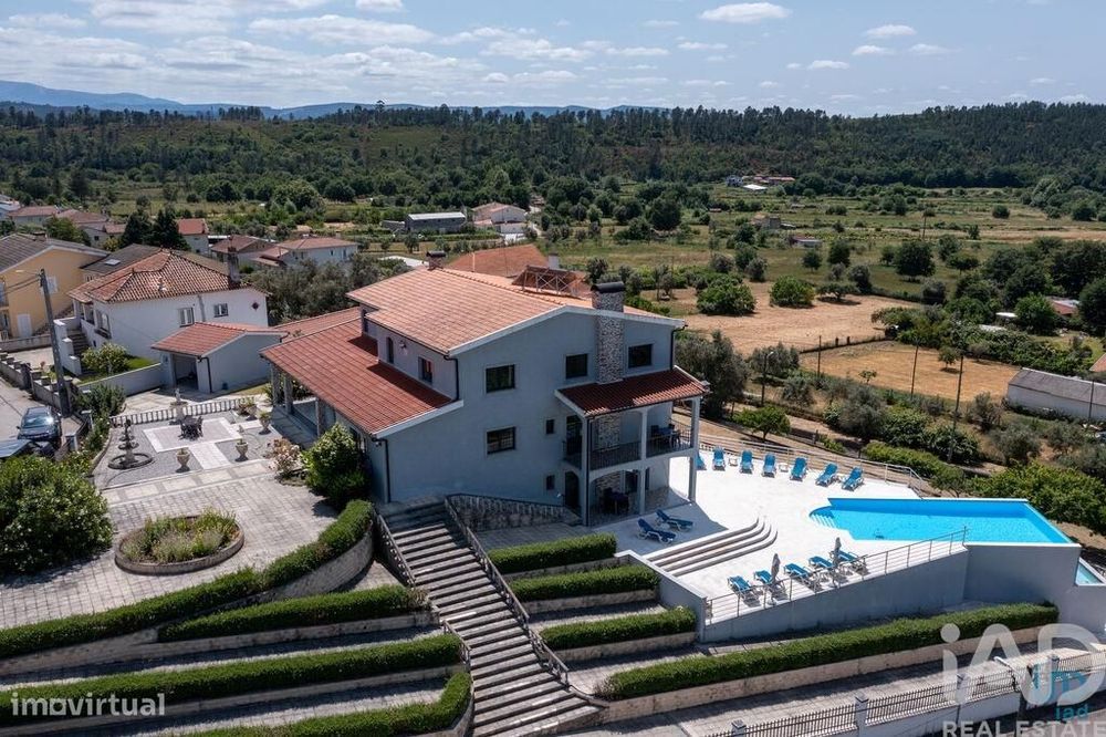 Casa / Villa T6 em Secarias de 398,00 m2