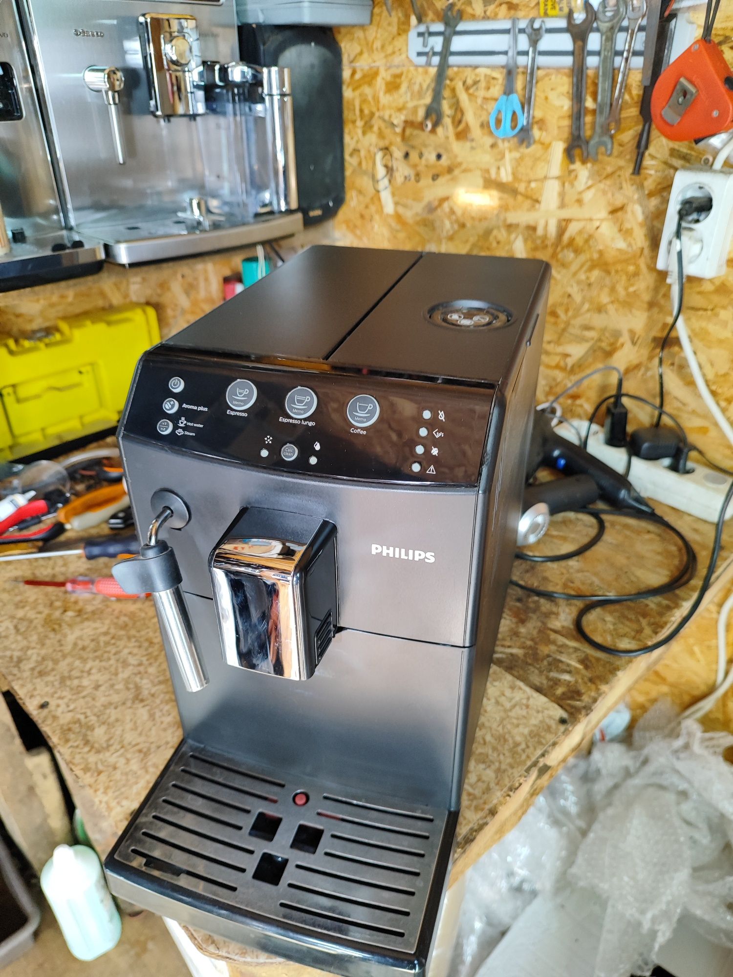 Кофемашина, кавоварка Saeco, Delonghi, Philips Minuto, Magnifica