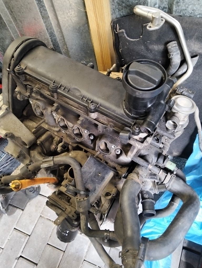 Części Octavia i 1.6 silnik bfq drzwi klapa skrzynia części