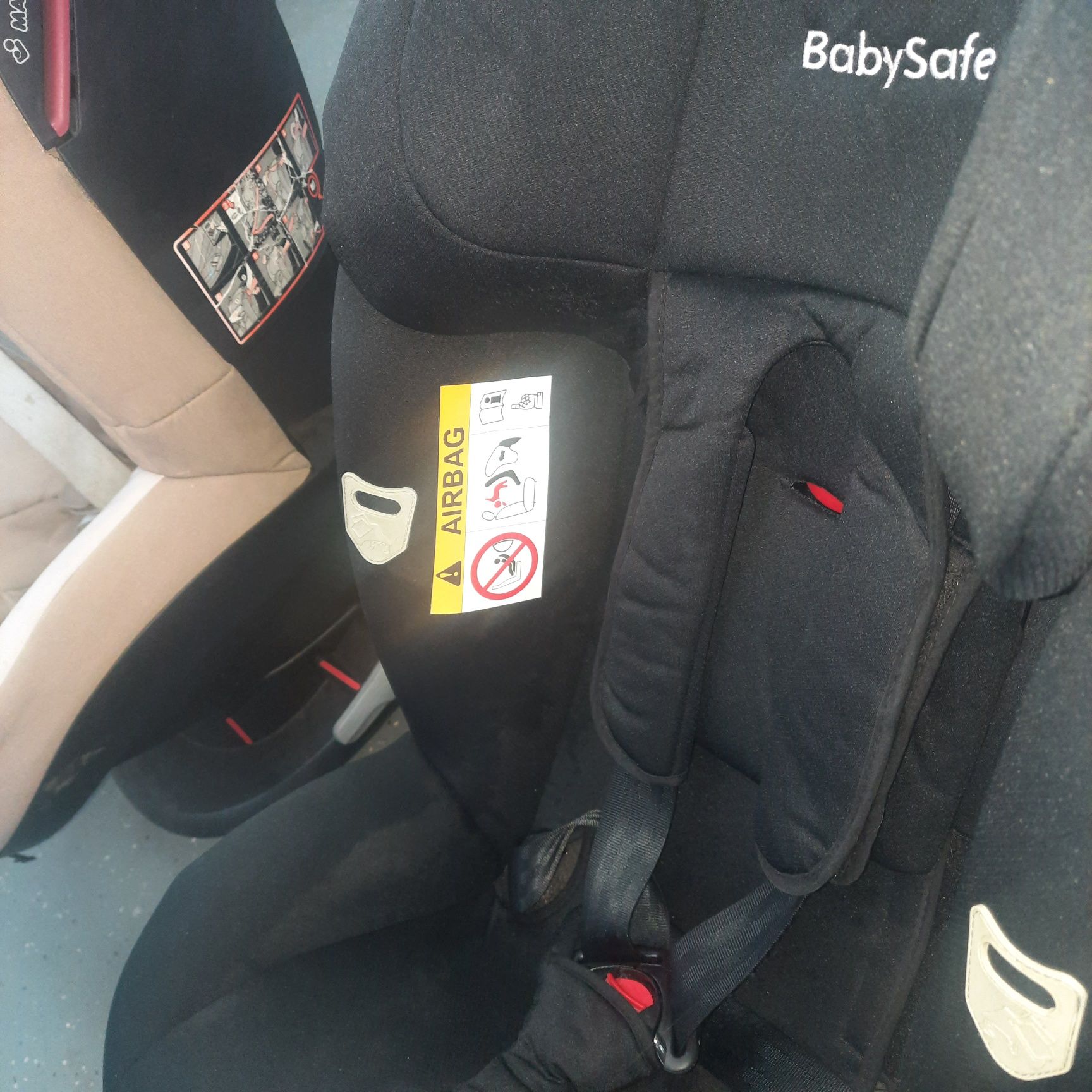 Fotelik samochodowy Schnauzer Baby Safe plus gratis drugi Maxi Cosi