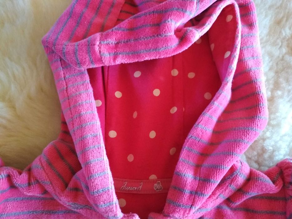 Sukienka z kapturem r. 62