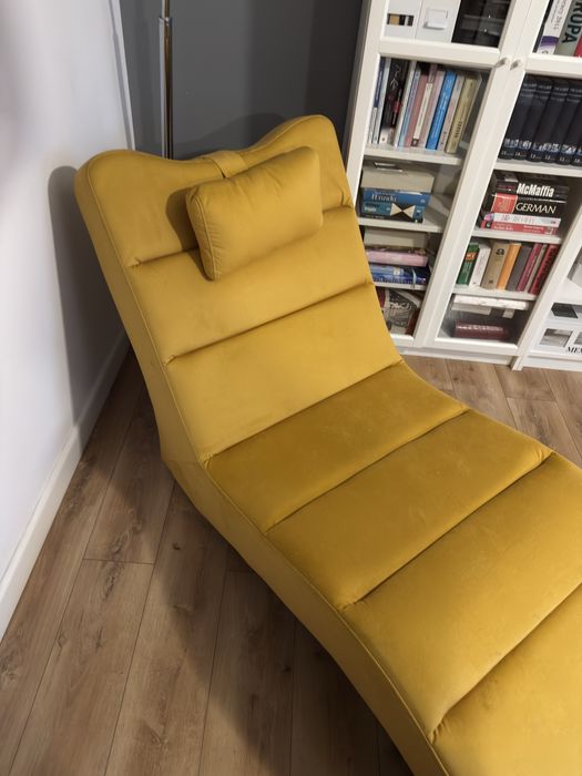Wygodna żółta leżanka w bardzo dobrym stanie