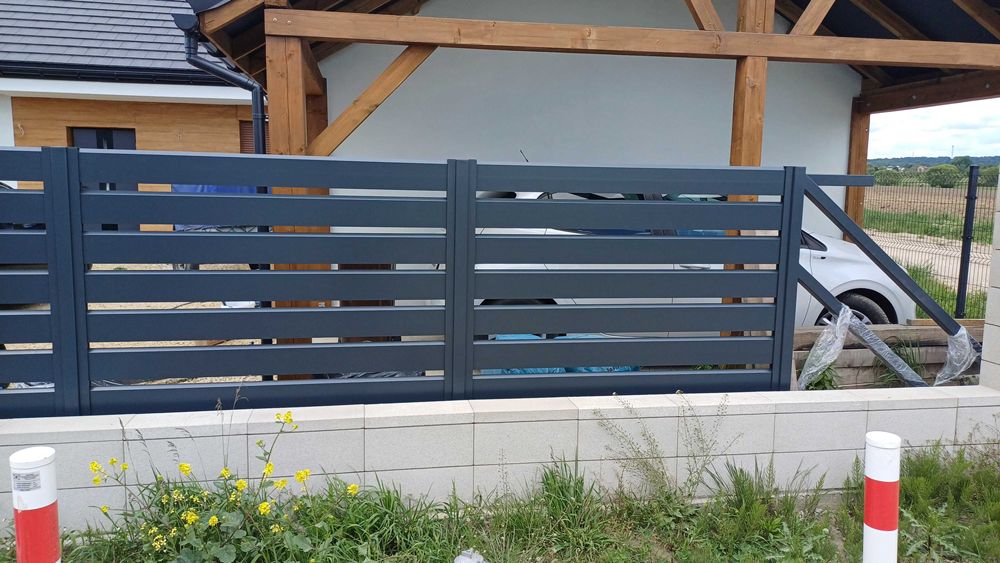 Brama przesuwna palisadowa 4x1,42  profil aluminiowy 100 x 25 komplet