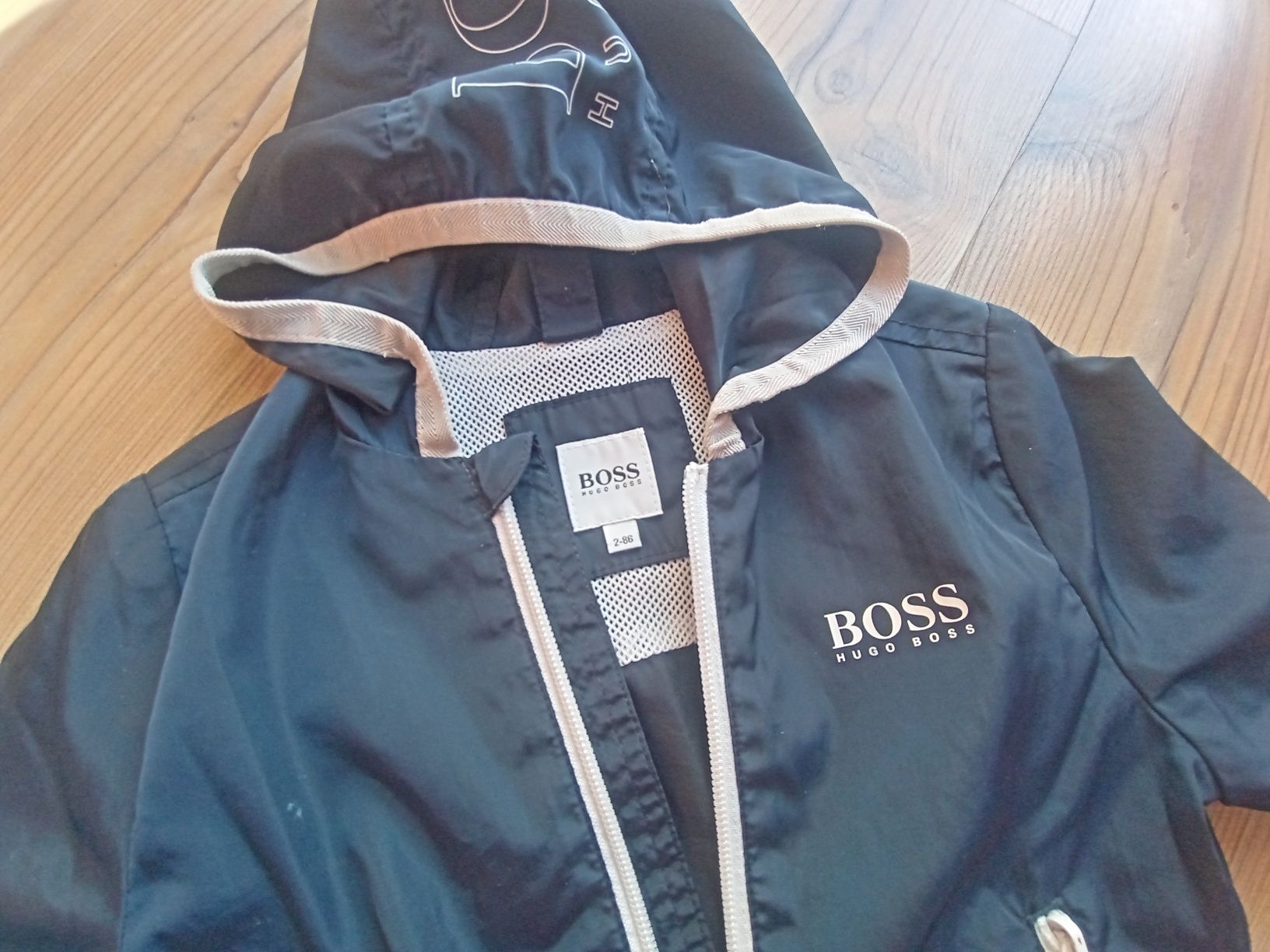 Kurteczka dla dzieci firmy boss-hugo boss