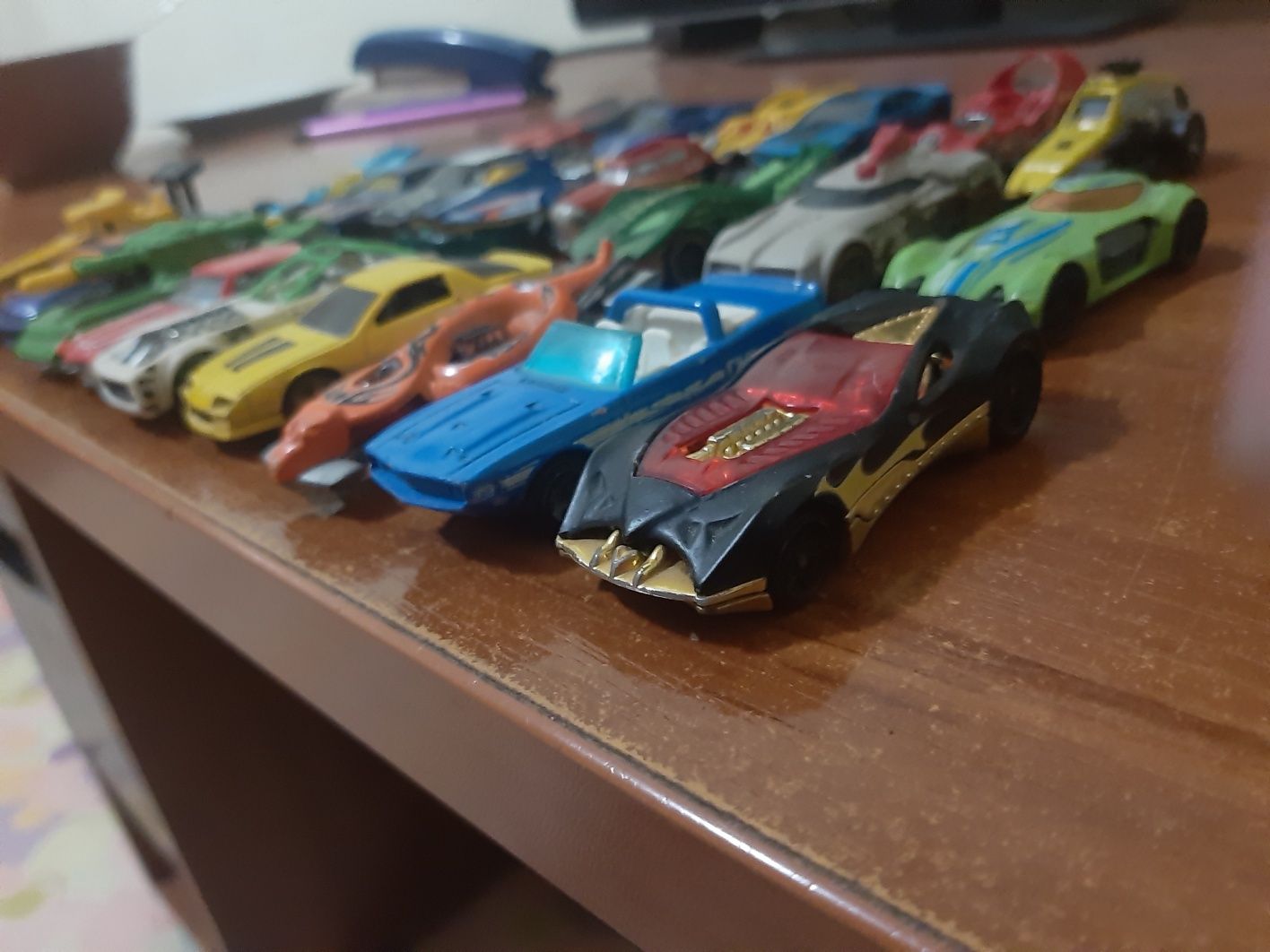 Машинки hotwheels металлические