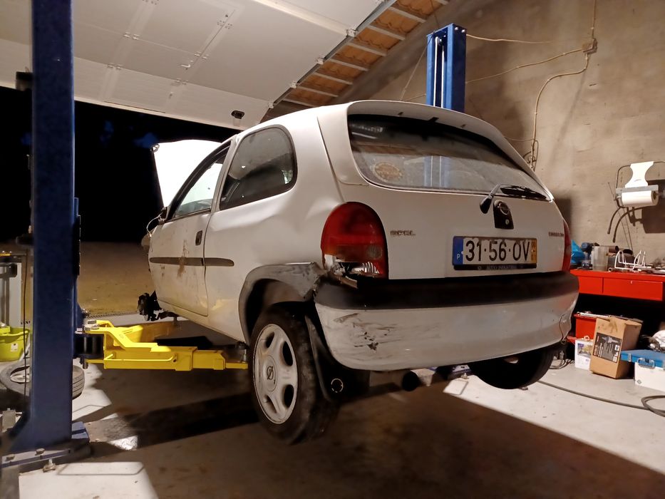 Corsa b 1.5 td para peças documentos