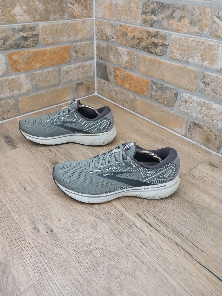 Кросівки Brooks р 43 на 42 ( 28,5 см) ц 1250 гр оргінал, нюанс
