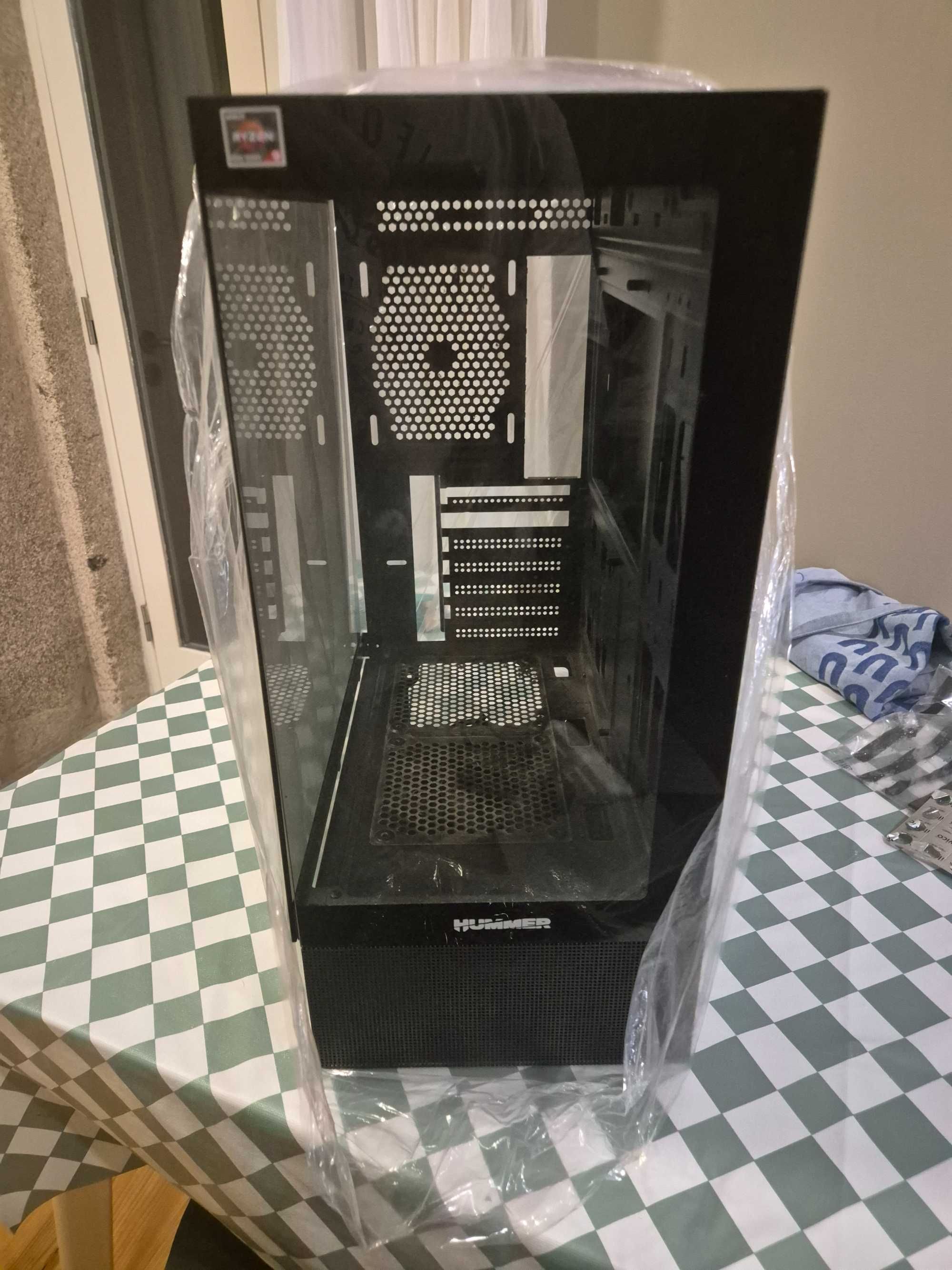 Torre PC - Praticamente nova na caixa.