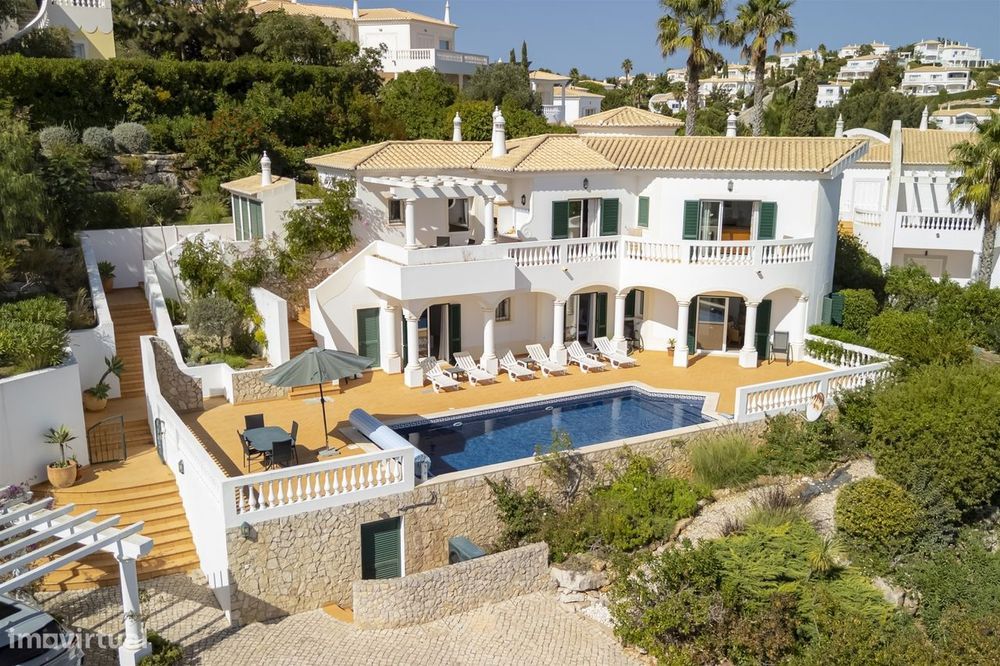 Moradia T3 com Piscina Privada — Budens, Algarve