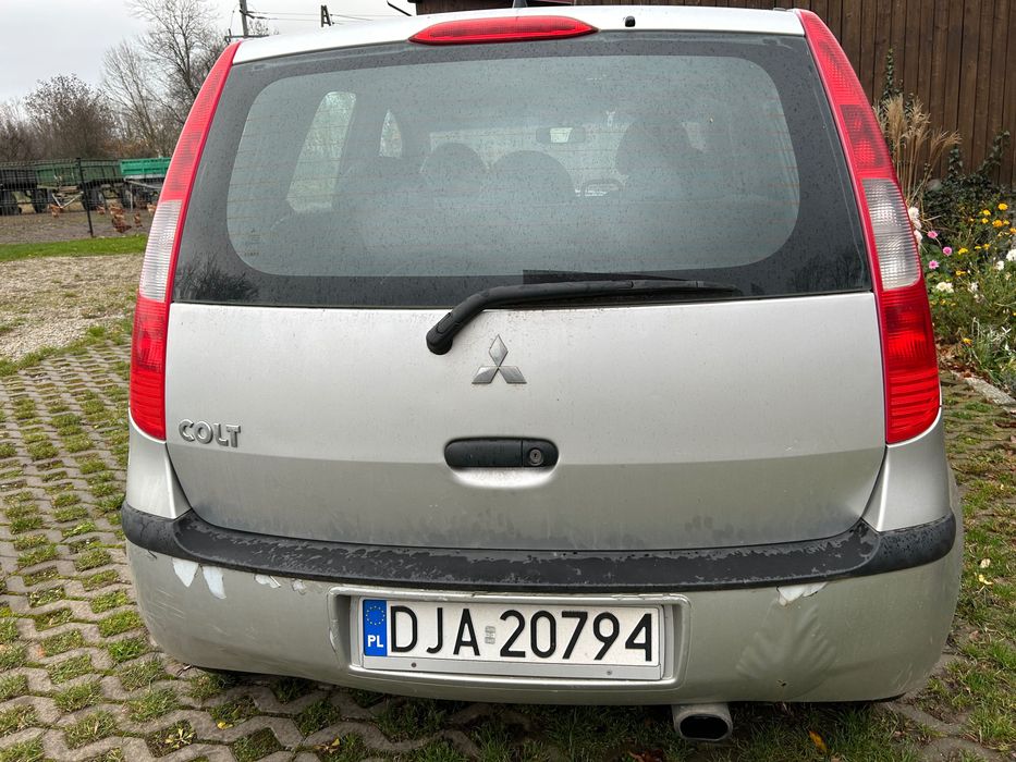 Mitsubishi colt srebrny 2004