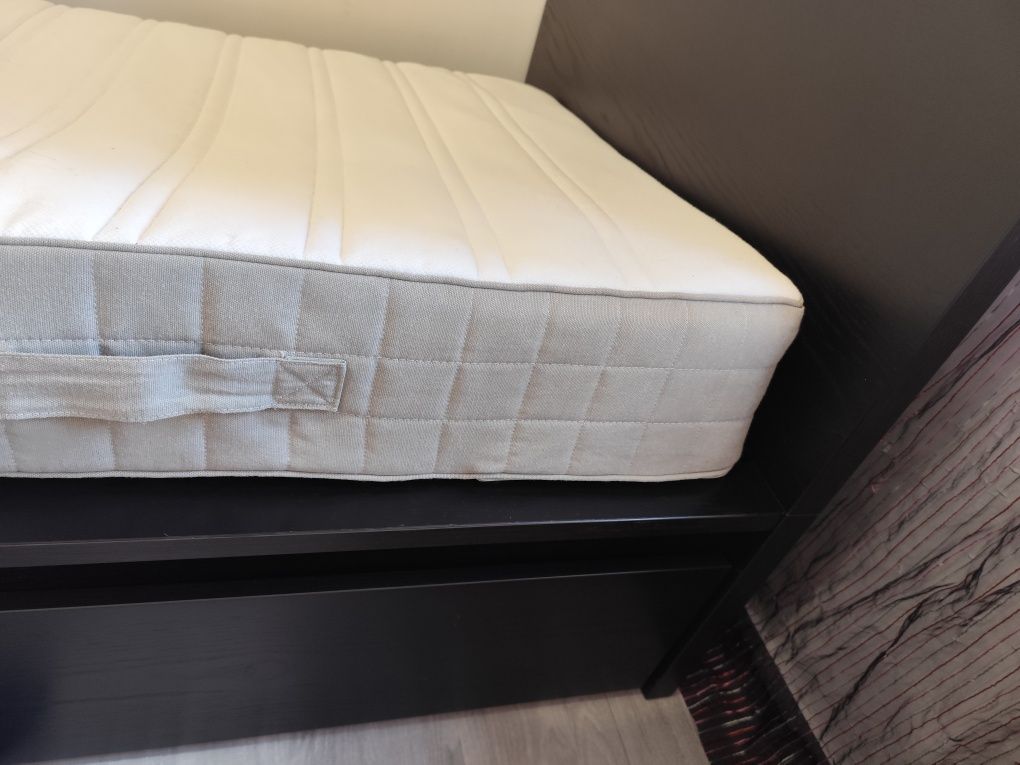 Cama de solteiro,com dois gavetões,colchão e estrado