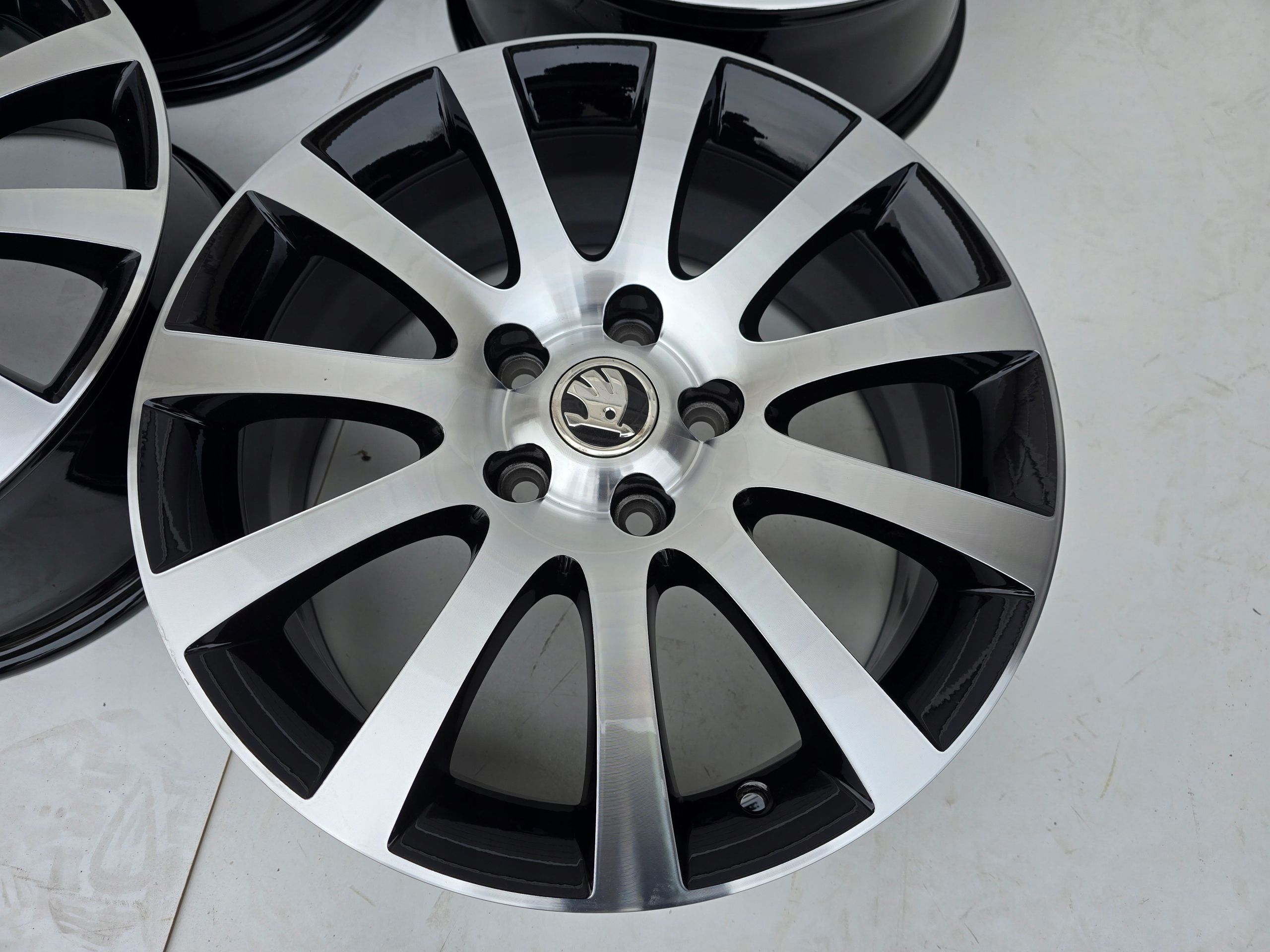 Skoda Superb ii Octavia ii Iii iv Yeti Karoq 5x112 17'' ET45 4X