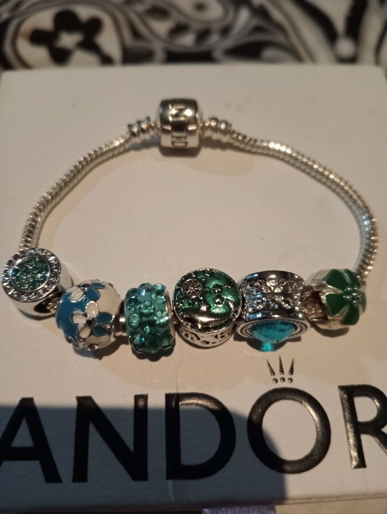 Pulseira com 6 pingentes