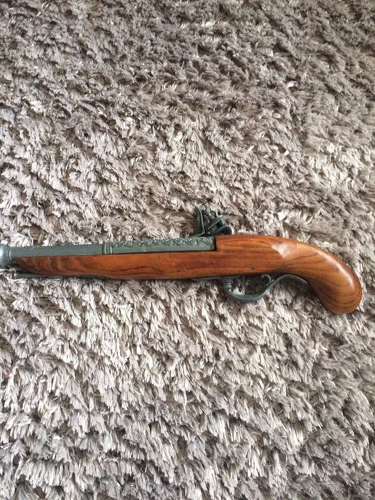 Pistola antiga de coleção (réplica)