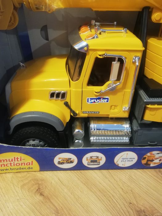 Продам новый Bruder кран MACK