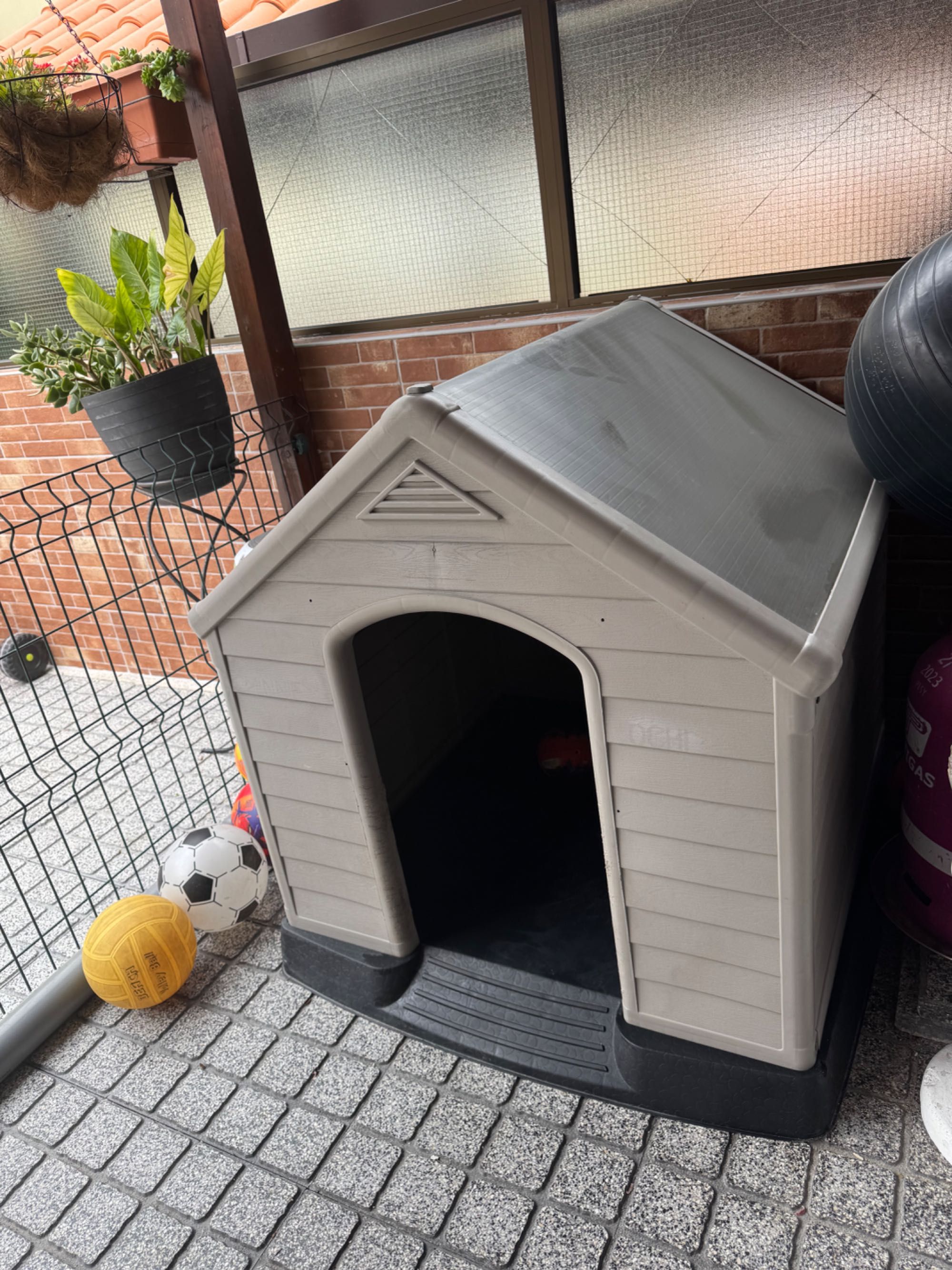 Vendo casota em pvc como nova