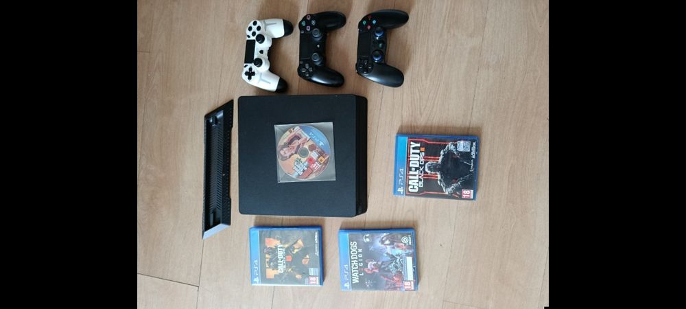 PlayStation 4 Slim + jogos