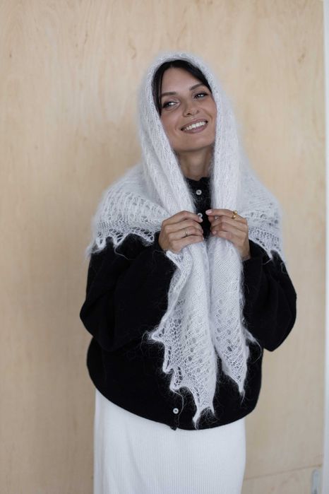 Chusta biała – Handmade z naturalnej wełny koziej