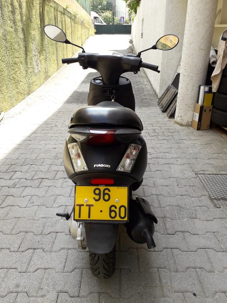 Piaggio  Zip scooter
