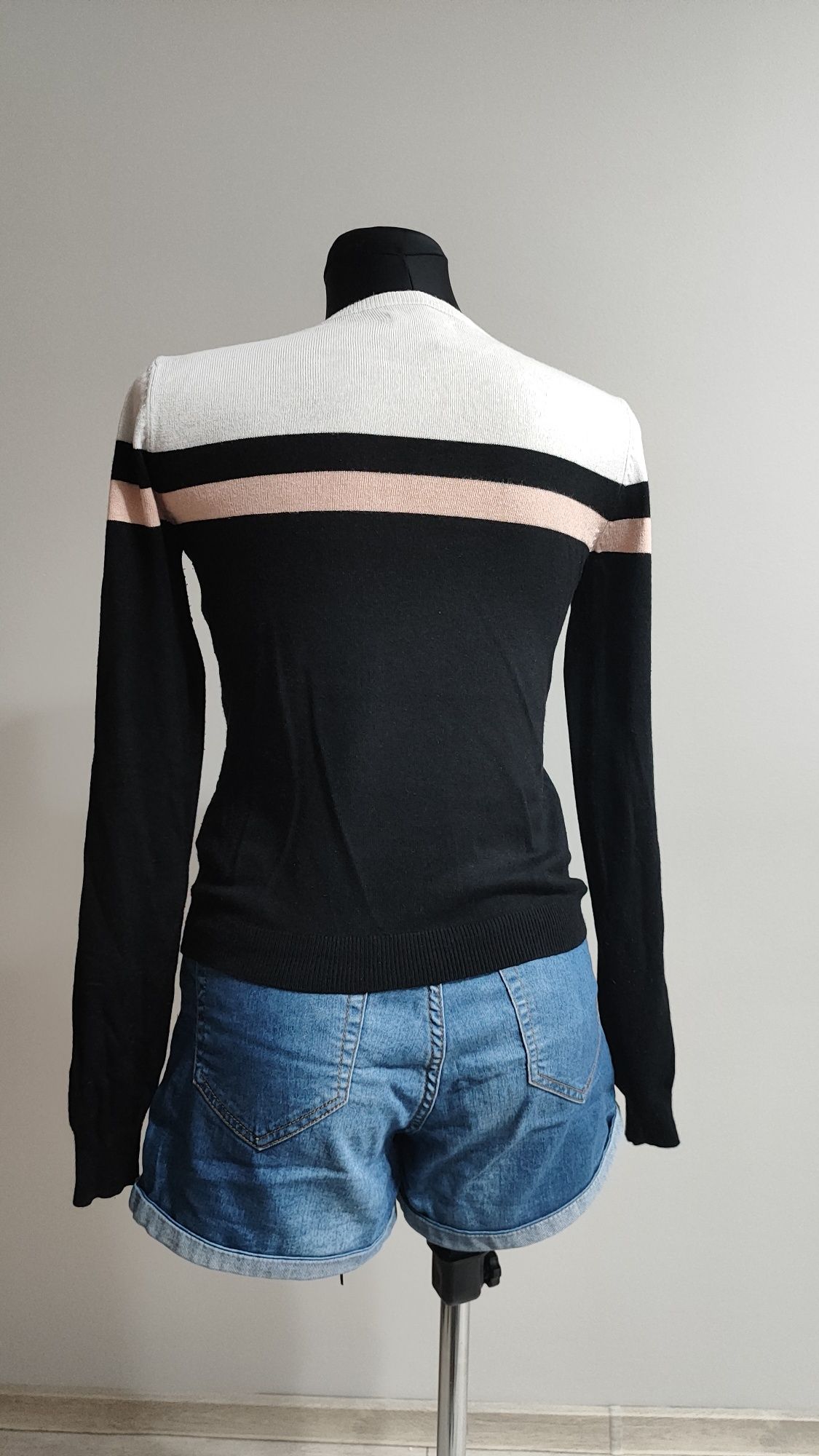 Sweterek z Cropp