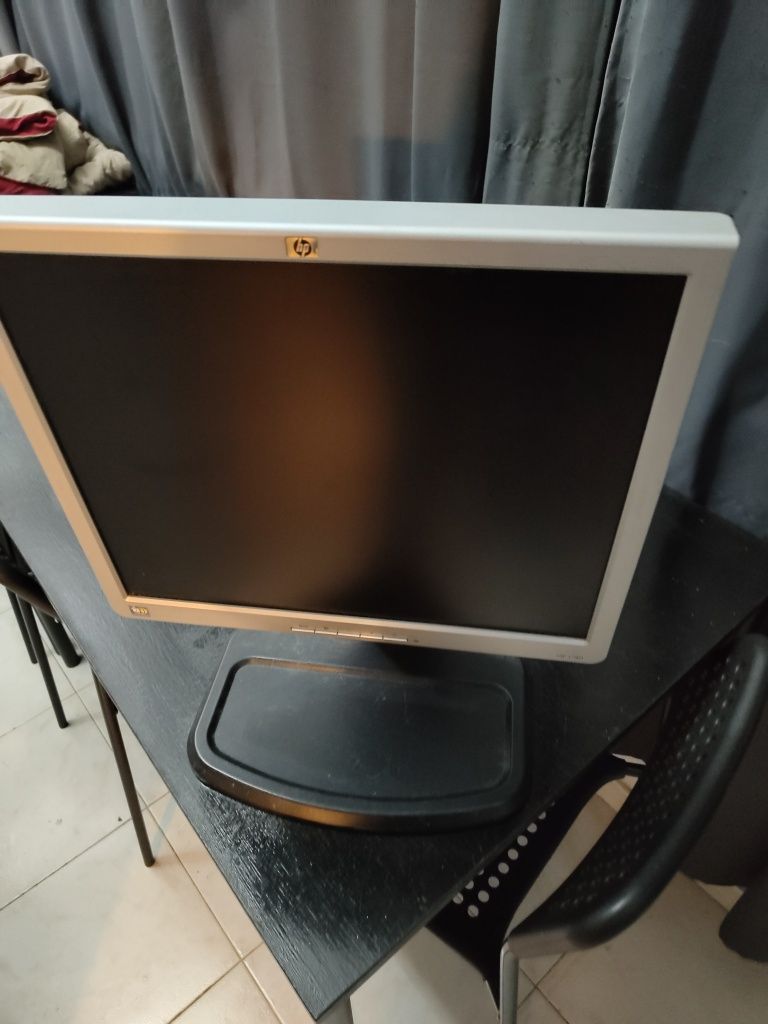 Monitor HP 1740, bom estado