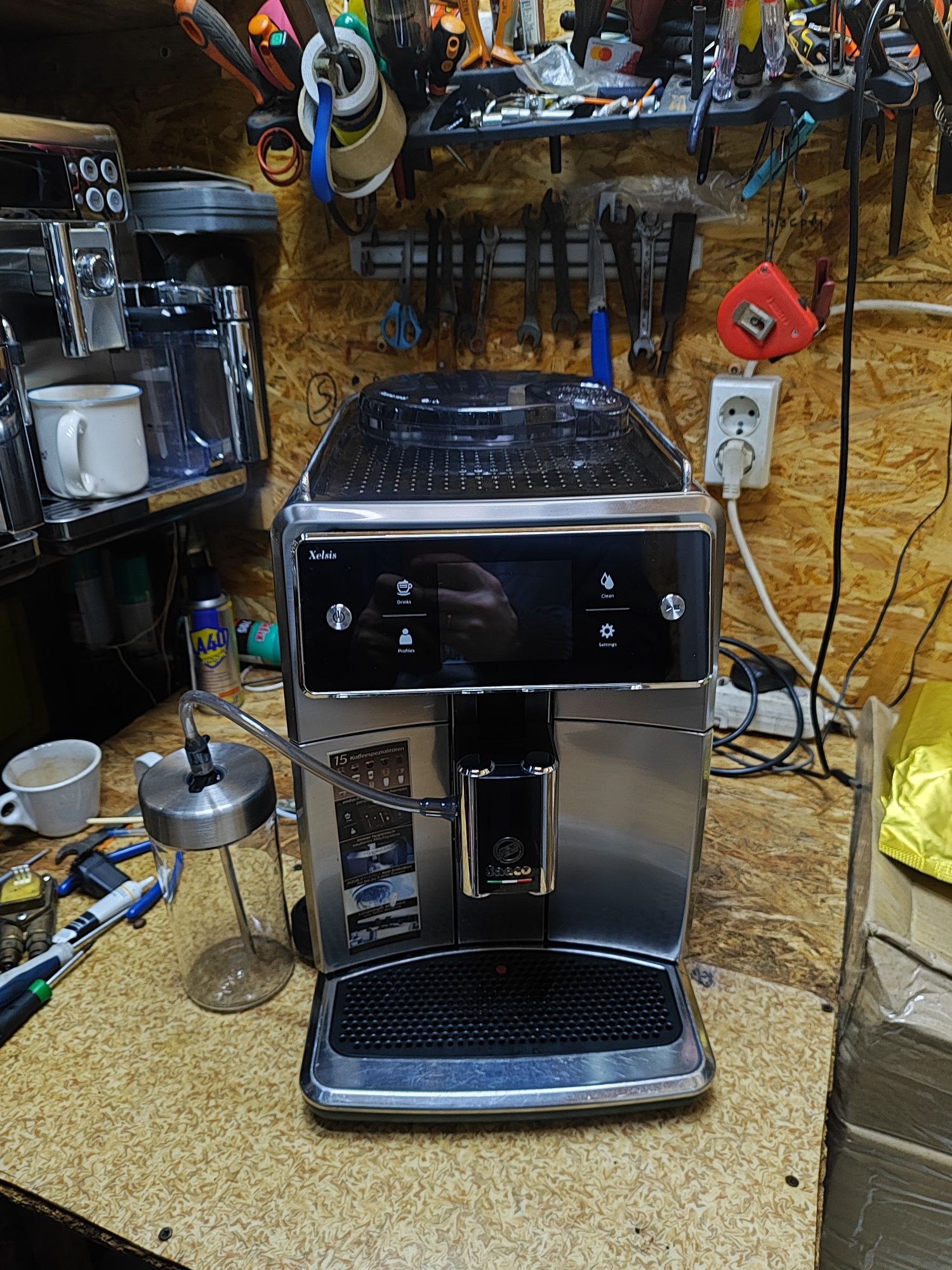 Кофемашина Saeco Xelsis SM7685