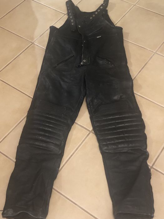 Jardineira da marca altis em puro cabedal motard impecaveis.