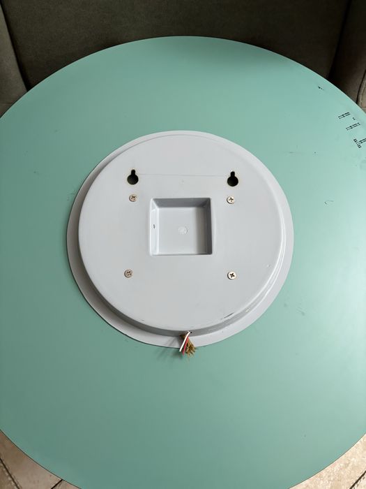 Lustro ze złotą obramówką