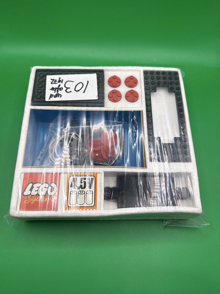 Zestaw lego 103  4.5V Motor Set with Rubber Tracks