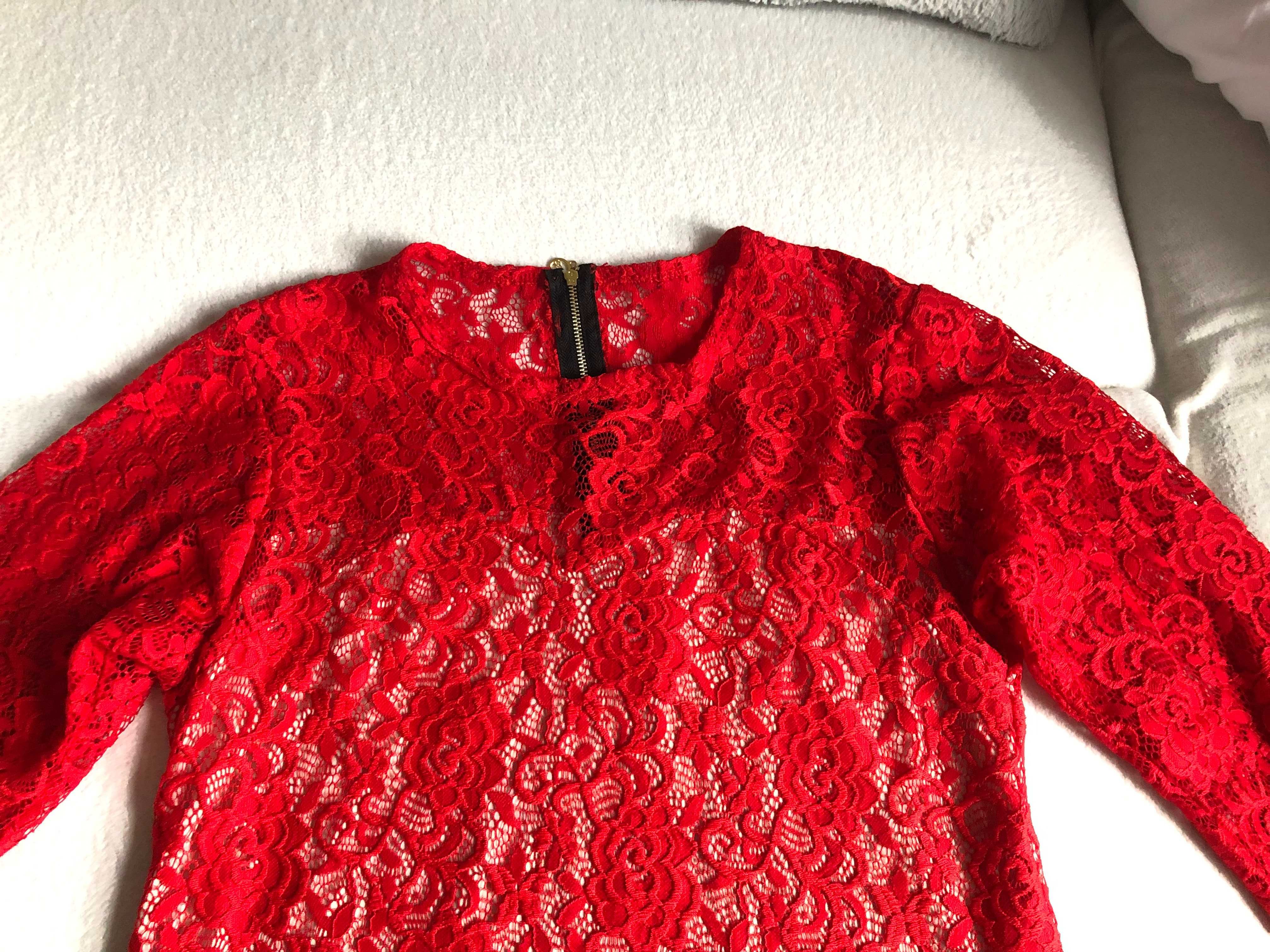 Śliczna czerwona sukienka z koronki (rozm. M/L)
