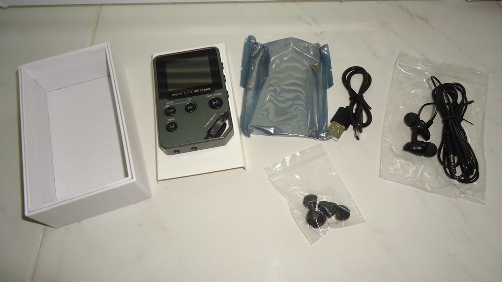 C5 8GB Lossless (FLAC) Bluetooth Music Player