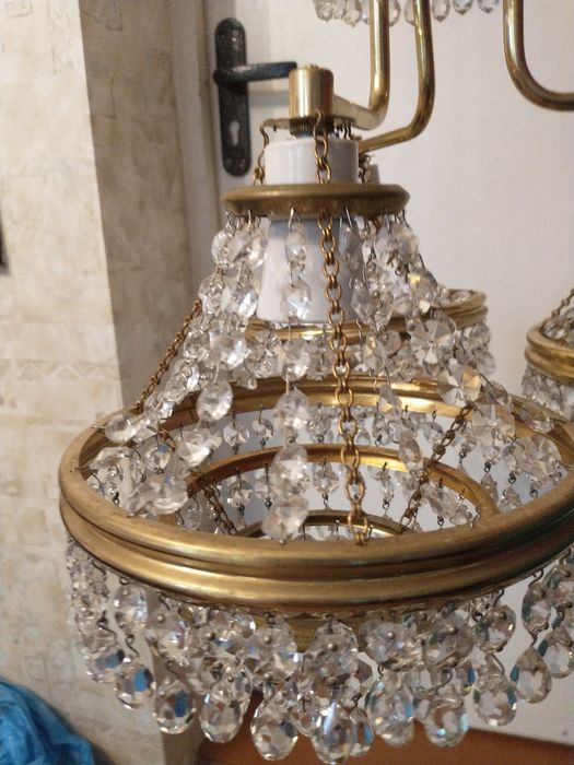 Люстры хрустальные и деревянная