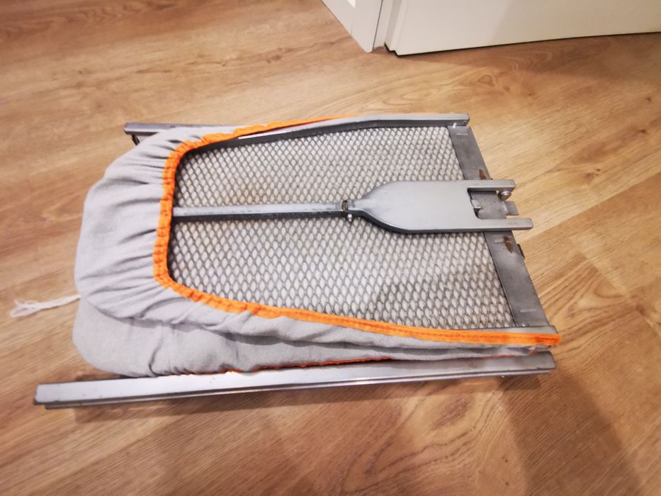 Tábua de passar a ferro embutida e extensível