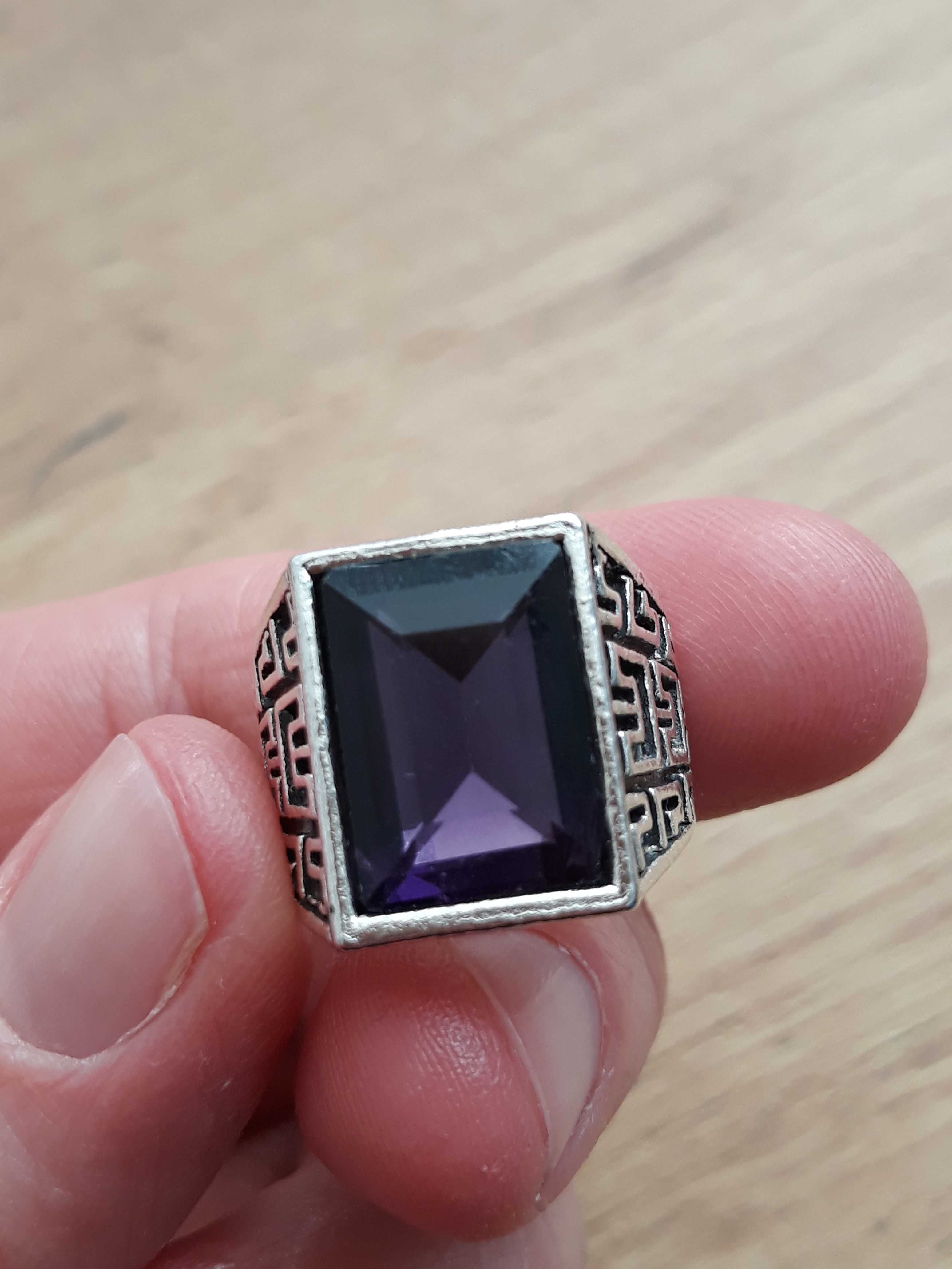 Sygnet pierścionek fioletowe oczko grawerowania 16mm