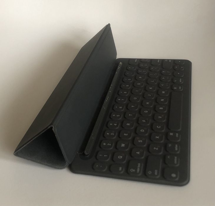 Продам чохол/клавіатуру Apple Smart Keyboard A1772 для iPad Pro 9,7‘‘.