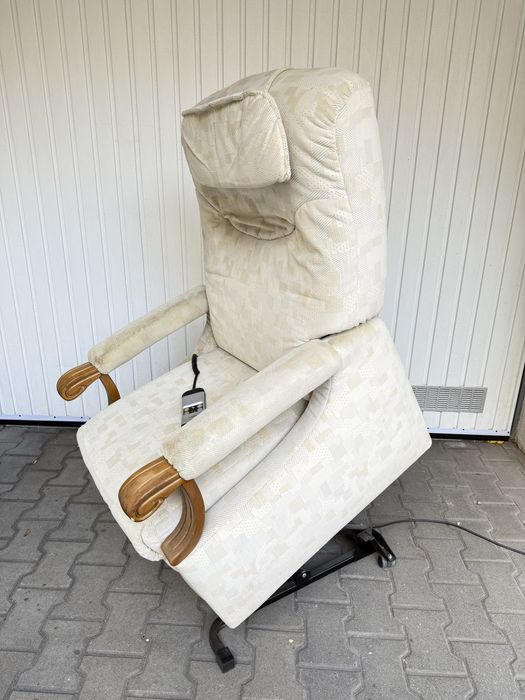 Hukla fotel geriatryczny z pionizacją na pilota rozkładany elektryczny