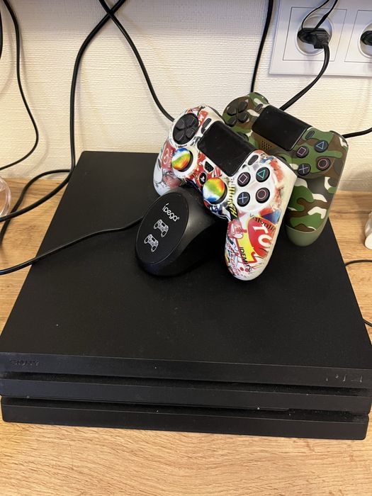 Продам ps 4 pro.